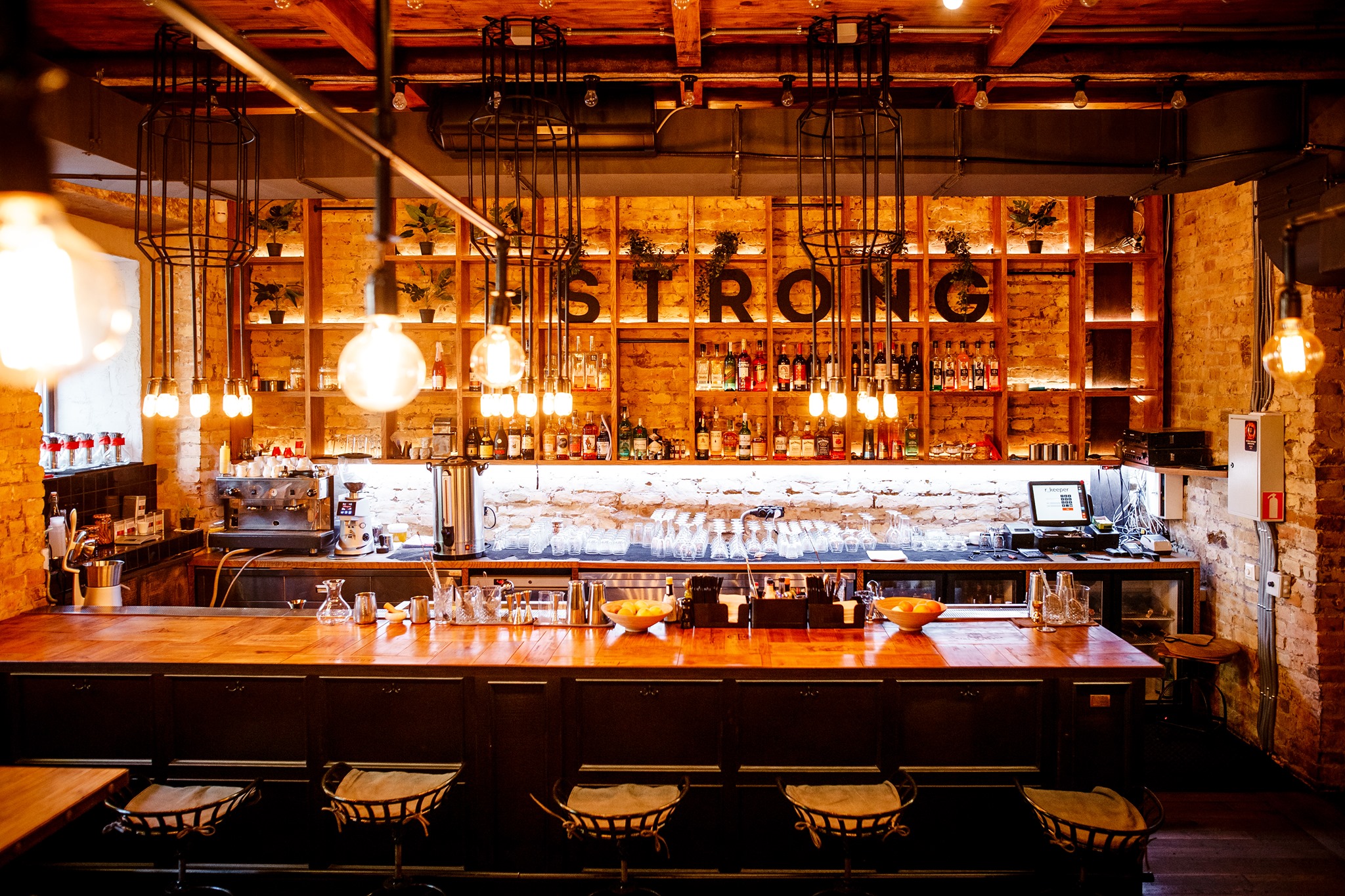 Вечір у барі на Терещенківській