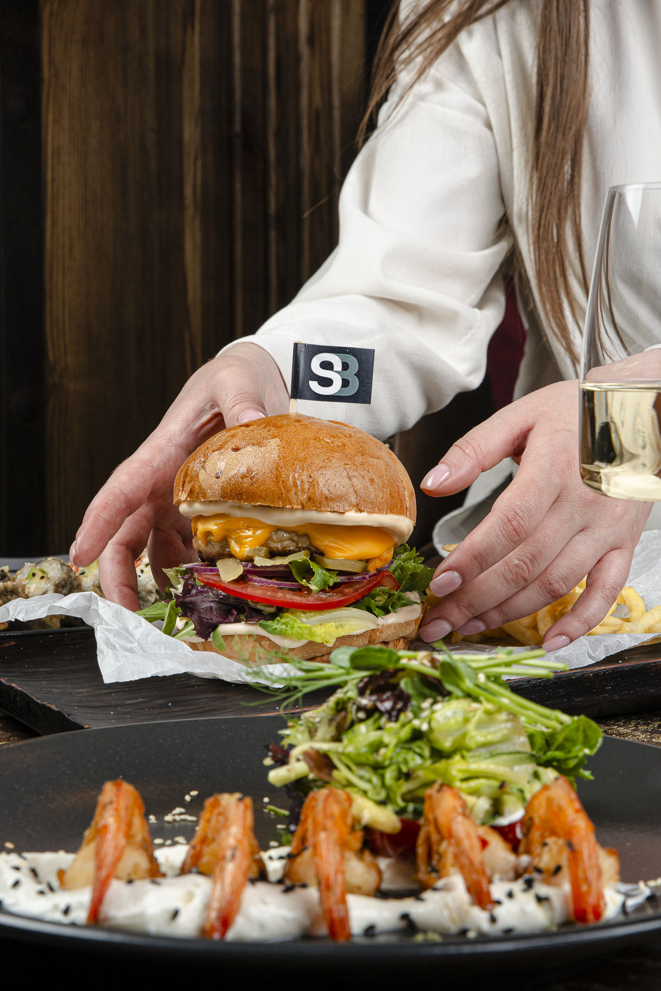 Зона відпочинку в STRONG Bar